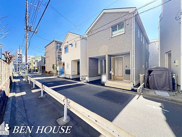 駐車場・お車ご利用の際に嬉しいカースペース付き。お掃除もしやすくいつでもキレイに利用できます!