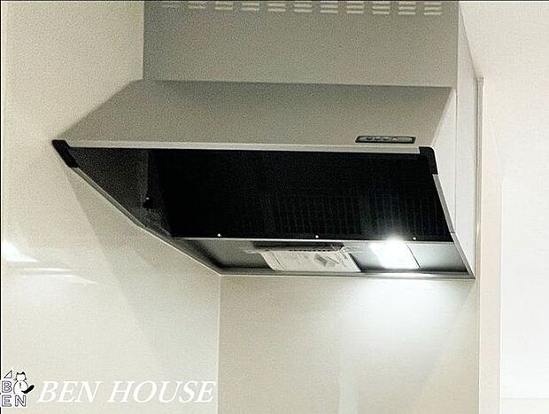 レンジフード・キッチンにレンジフードがあると、お料理の匂いも気になりにくく、リビングでも快適に過ごせます。