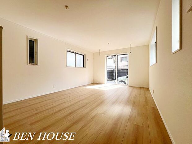 リビング・食事時にはいい香りに包まれる一体感のあるリビングは何気ない会話を楽しみながらのんびりと過ごせる空間です。