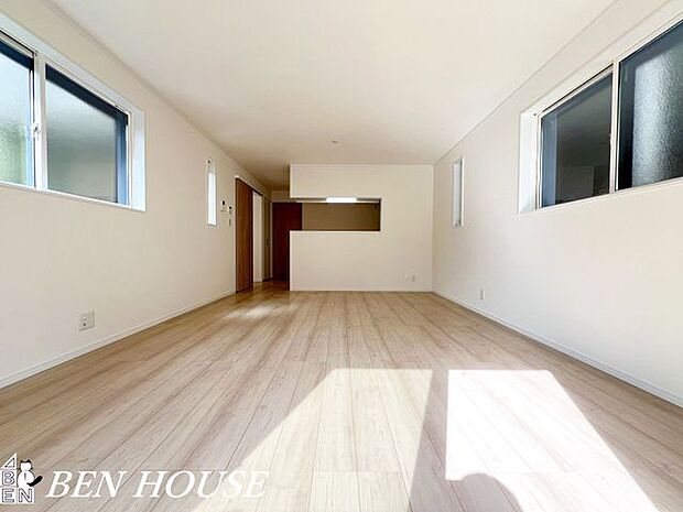 リビング・家事をしながら家族とのコミュニケーションも取りやすいリビング。会話をする機会も増えそうです♪