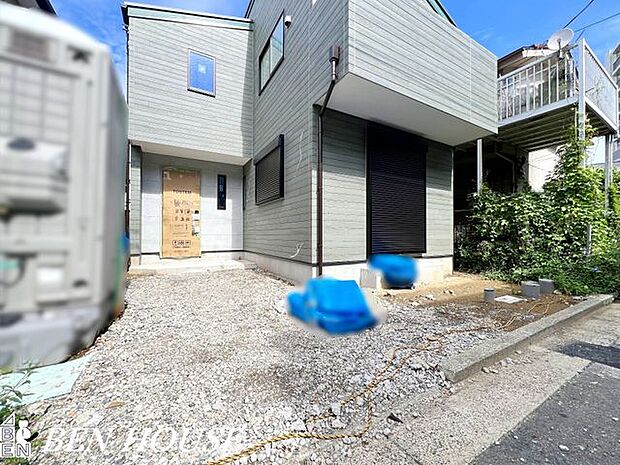 カースペース・お車利用の家族に嬉しいカースペース。障害物も少なく車庫入れもスムーズに出来ます。