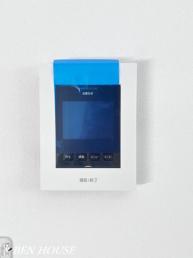 モニター付きインターフォン(同仕様写真)・女性やお子様も安心のモニター付。お客様のお顔を確認出来るので、気持ちよくお出迎えが出来そうです。