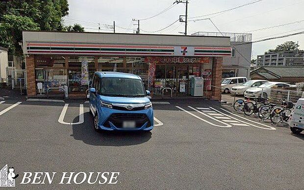 セブンイレブン横浜鶴見東寺尾3丁目店 徒歩2分。時間がない時にさっと寄れて便利なコンビニ。 90m