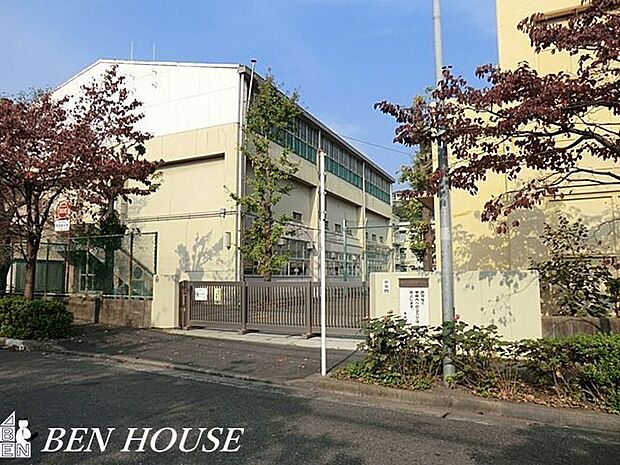 横浜市立星川小学校 徒歩13分。教育施設が近くに整った、子育て世帯も安心の住環境です。 990m