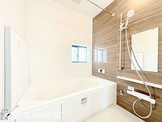 浴室・親子一緒にゆったりと入浴できる広々とした浴室。雨の日のお洗濯に便利な浴室乾燥機完備で忙しい家族をサポートします。