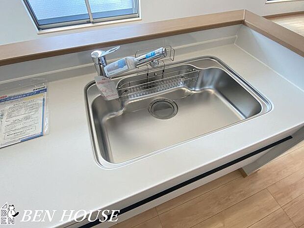 キッチン水栓(同仕様参考写真)・浄水器付の水栓は身体にやさしいお水を使えるので安心してお料理が出来ます。