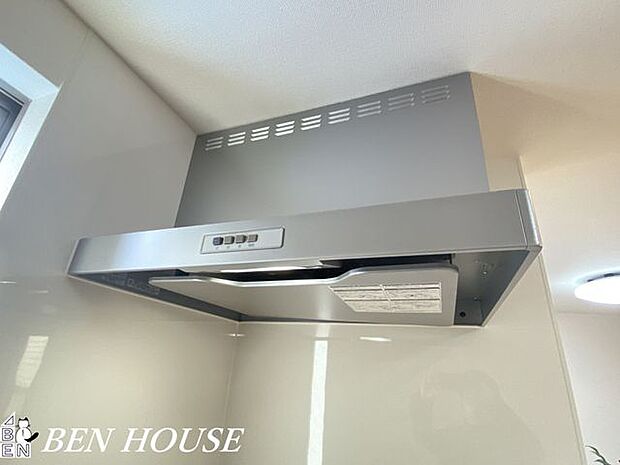 レンジフード(同仕様参考写真)・キッチンにレンジフードがあると、お料理の匂いも気になりにくく、リビングでも快適に過ごせます。