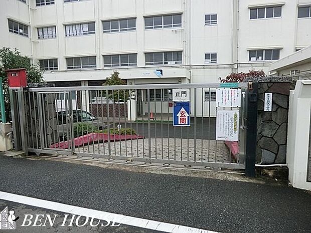横浜市立羽沢小学校 徒歩3分。教育施設が近くに整った、子育て世帯も安心の住環境です。 220m