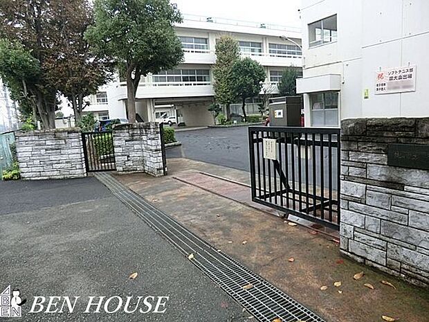 横浜市立菅田中学校 徒歩11分。部活動帰りの帰宅も安心の距離です！ 810m