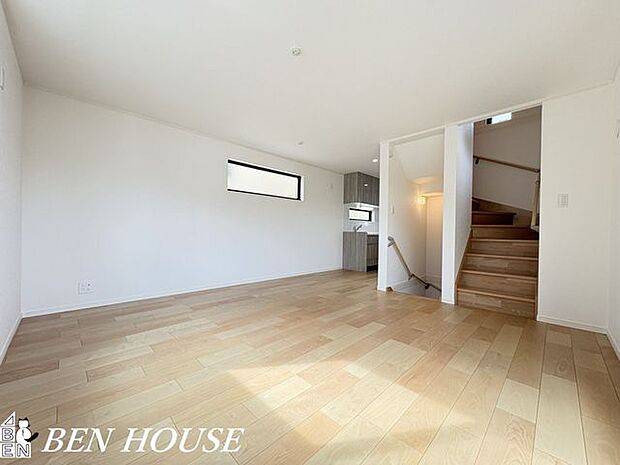 リビング・テレビやソファを置いても余裕のあるリビングは家族が集まってコミュニケーションもとりやすいです。