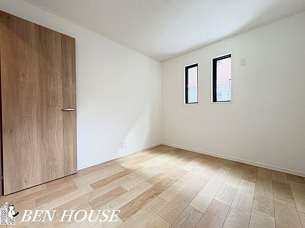 子供部屋・お子様が安心して遊び、学び、創造力を育める明るく開放的な空間。成長に合わせて自由に使える快適な子供部屋です。