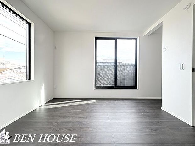 寝室・優しい色の内装はインテリアを考えるのも楽しみ。お気に入りの家具を揃えたくなりそうです。