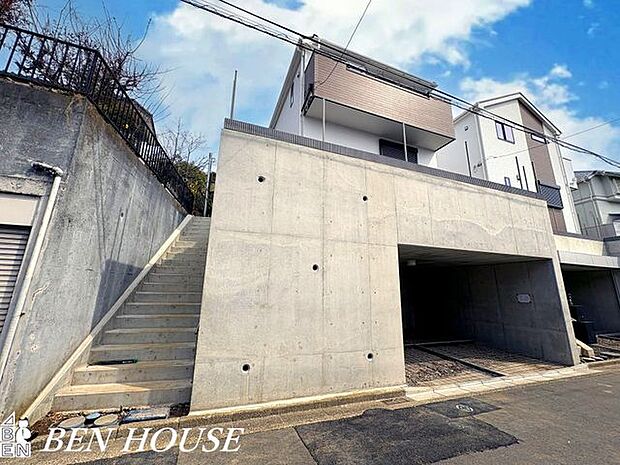 外観・光と影が心地よく映えるナチュラルデザイン。シンプルながらも品のある外観が暮らしを彩ります。