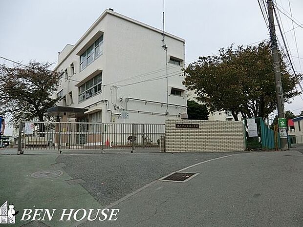 横浜市立今宿小学校 徒歩3分。教育施設が近くに整った、子育て世帯も安心の住環境です。 180m