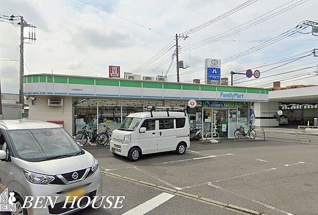 ファミリーマート今宿東町店 徒歩10分。お出かけ前やお帰りの立ち寄りにも便利なコンビニ。 790m