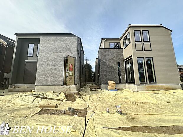 外観・公園や遊歩道が整備されたエリアで、子どもと気軽に散歩を楽しめる立地です。外観と調和する落ち着いた街並みも魅力です。