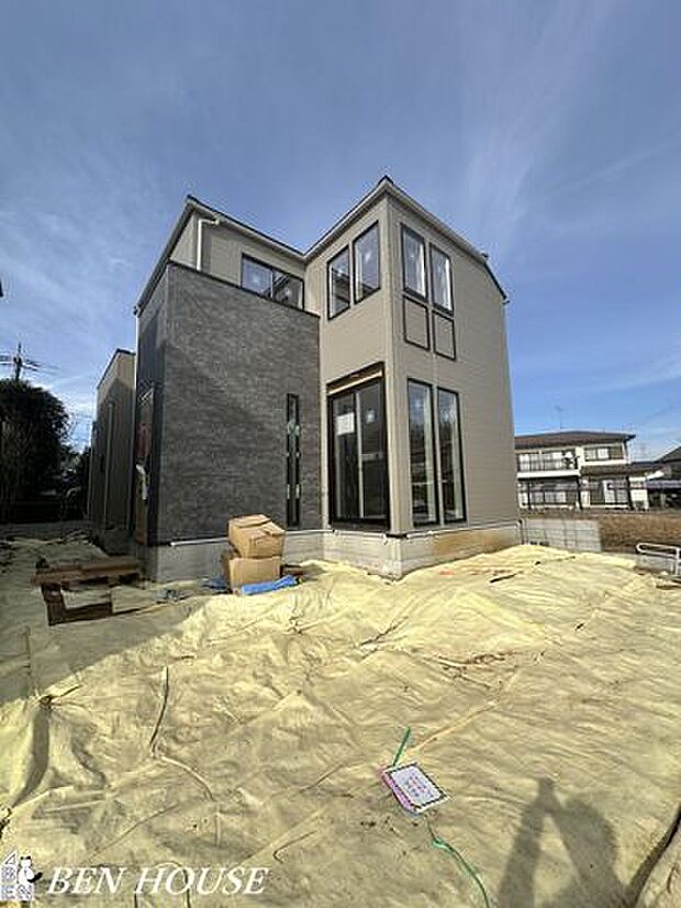 外観・緑豊かな住宅街にあり、四季を楽しみながら暮らせる環境です。穏やかな街並みに映える外観が家族の時間を温かく見守ります。