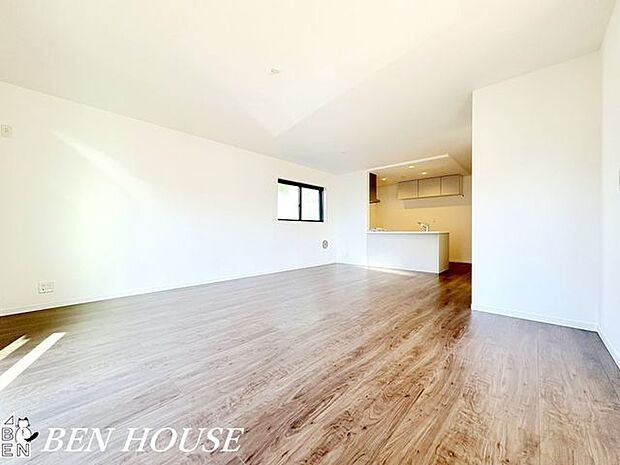 リビング・食事時にはいい香りに包まれる一体感のあるリビングは何気ない会話を楽しみながらのんびりと過ごせる空間です。