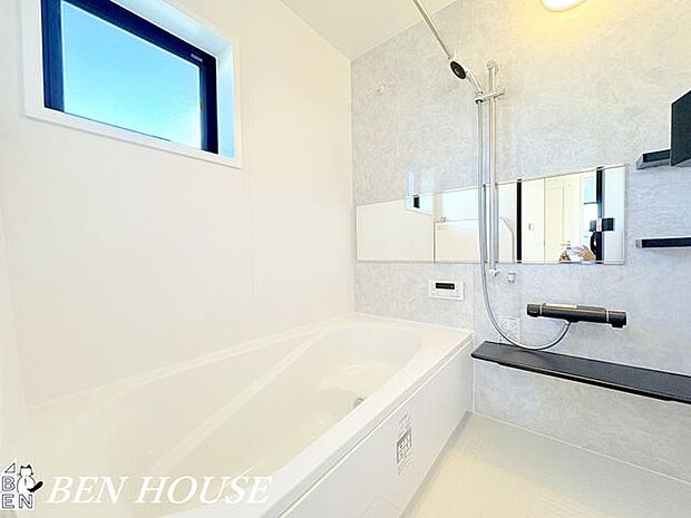 浴室・親子一緒にゆったりと入浴できる広々とした浴室。雨の日のお洗濯に便利な浴室乾燥機完備で忙しい家族をサポートします。