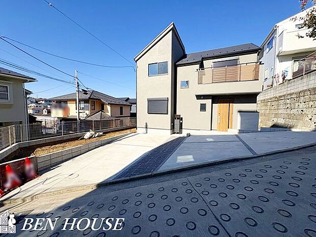 外観・徒歩圏に学校や公園が揃い、子育てしやすい評価の高い街です。街並みに馴染む外観が安心の暮らしを支えます。