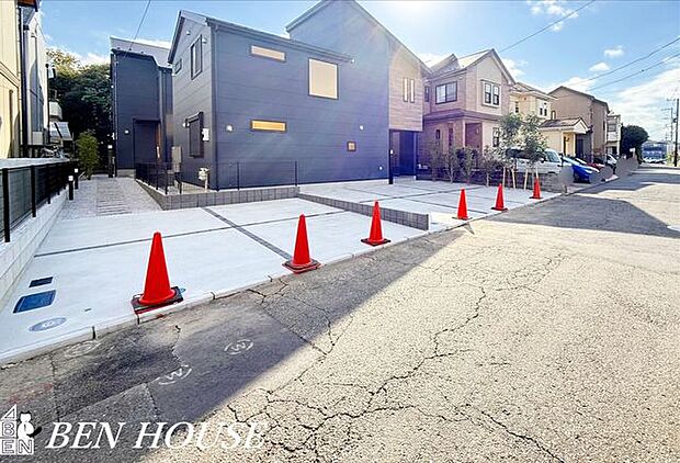 カースペース・お車での外出・移動がメインの方にも嬉しいカースペース2台分付き！来客の多い方にもおすすめです。