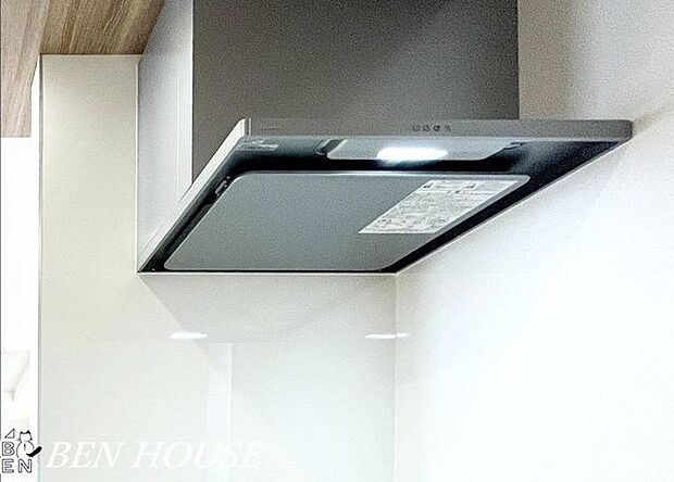 レンジフード(同仕様参考写真)・キッチンにレンジフードがあると、お料理の匂いも気になりにくく、リビングでも快適に過ごせます。