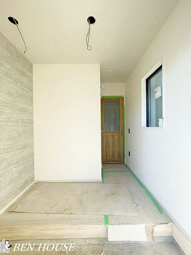 玄関・広々とした玄関スペース！朝のお見送りや帰宅時のお出迎え、家族が揃う機会が増えそうです♪