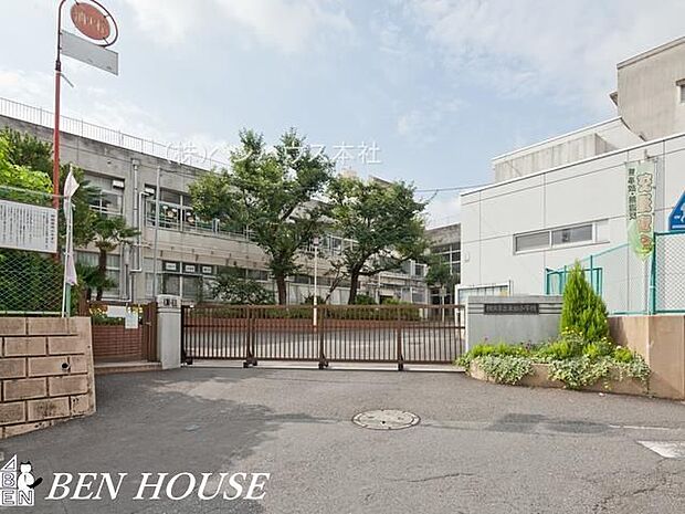 横浜市立永田小学校 徒歩5分。教育施設が近くに整った、子育て世帯も安心の住環境です。 400m