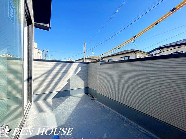 眺望・緑豊かな公園を望む眺望が魅力。四季折々の風景を身近に感じながら、屋外でのひとときをゆったり楽しめる空間です。