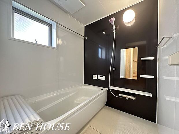 浴室(同仕様参考写真) ・広々バスルームでリラックスタイムを楽しめます。オートバスでお好きな時間に温かいお風呂に入れます。