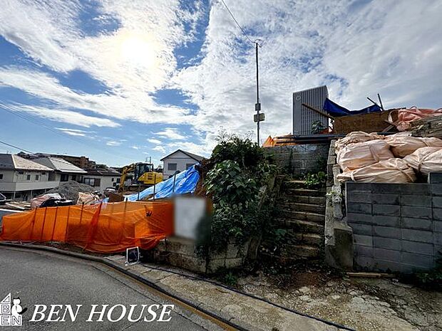 外観・戸建てならプライベート空間も広々。庭や駐車場も自由に使えて、家族みんながのびのび過ごせます♪