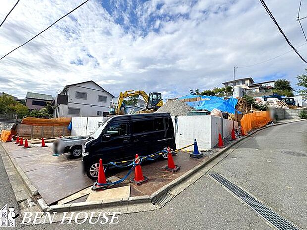 外観・周辺は公園が多く、緑に囲まれた住環境です。お子様を連れて気軽に遊びに行けるのも嬉しいポイント！