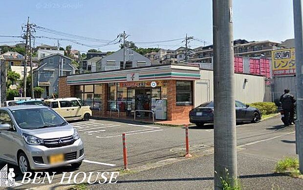 セブンイレブン横浜磯子森5丁目店 徒歩3分。お出かけ前やお帰りの立ち寄りにも便利なコンビニ。 200m