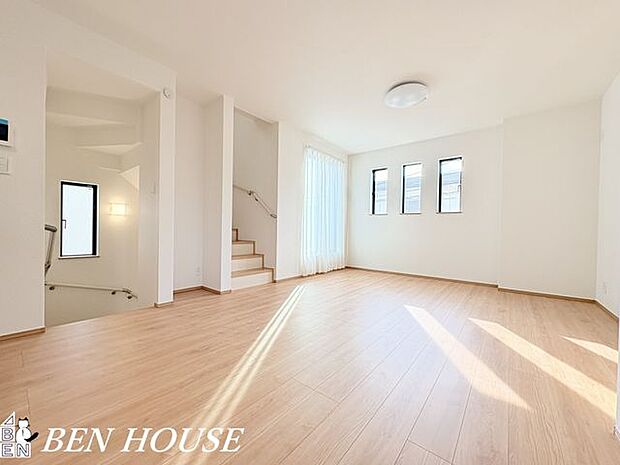 リビング・開放感のあるリビングは、ゆとりを感じられる設計。穏やかな時間が流れる居心地のよい空間です。