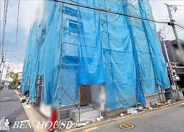 ビルドインガレージ・屋内に車をしまえるビルトインガレージは、愛車を大切にしたい方に最適。外観に溶け込むデザインで住宅の美観も守ります。