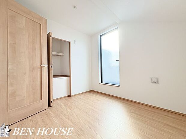 洋室・子ども部屋やゲストルームとしても使えるフレキシブルな洋室。収納とコンセント配置に配慮され使い勝手の良さが光ります。