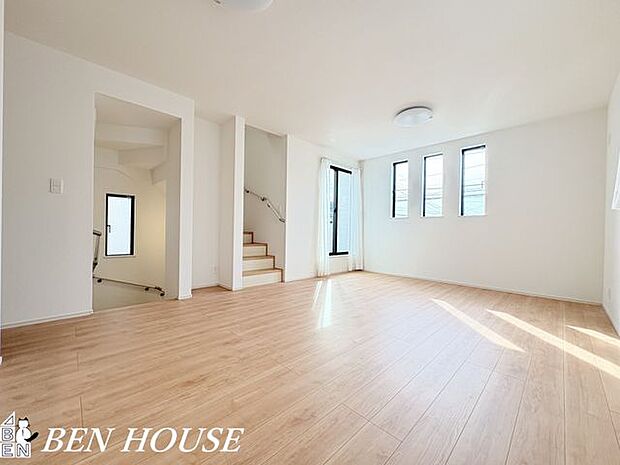 リビング・開放感のあるリビングは、ゆとりを感じられる設計。穏やかな時間が流れる居心地のよい空間です。