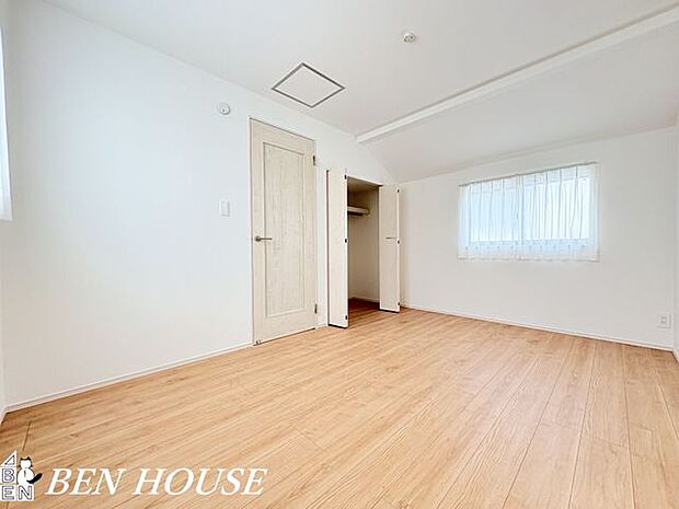 子供部屋・明るく風通しの良い空間で、子どもがのびのび過ごせる部屋。学びや遊びに合わせて自由に使えます。