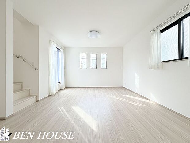 リビング・開放感のあるリビングは、ゆとりを感じられる設計。穏やかな時間が流れる居心地のよい空間です。