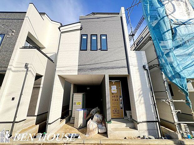 外観・明るさや風通しに配慮し、家族が快適に過ごせる居心地の良さと、訪れる人にも上質な印象を与える空間を演出します。