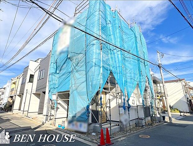 ビルドインガレージ・屋内に車をしまえるビルトインガレージは、愛車を大切にしたい方に最適。外観に溶け込むデザインで住宅の美観も守ります。