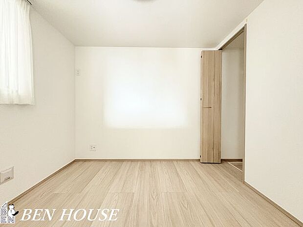 洋室・子ども部屋やゲストルームとしても使えるフレキシブルな洋室。収納とコンセント配置に配慮され使い勝手の良さが光ります。