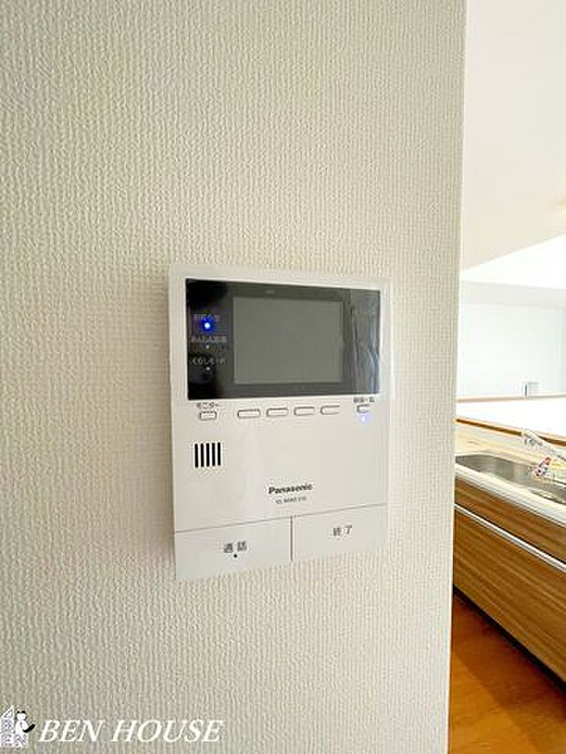 モニター付きインターフォン(同仕様参考写真)・女性やお子様も安心のモニター付。お客様のお顔を確認出来るので、気持ちよくお出迎えが出来そうです。