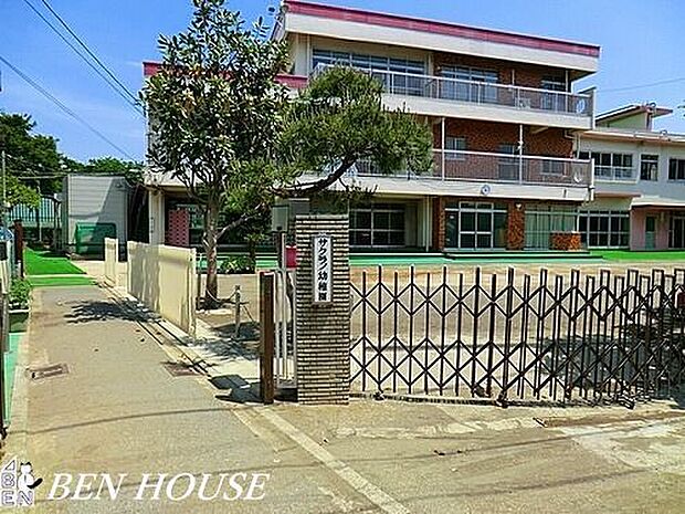 サクラノ幼稚園 徒歩6分。教育面に力を入れている幼稚園です。就学前のお子様のコミュニティ作りにも◎ 410m
