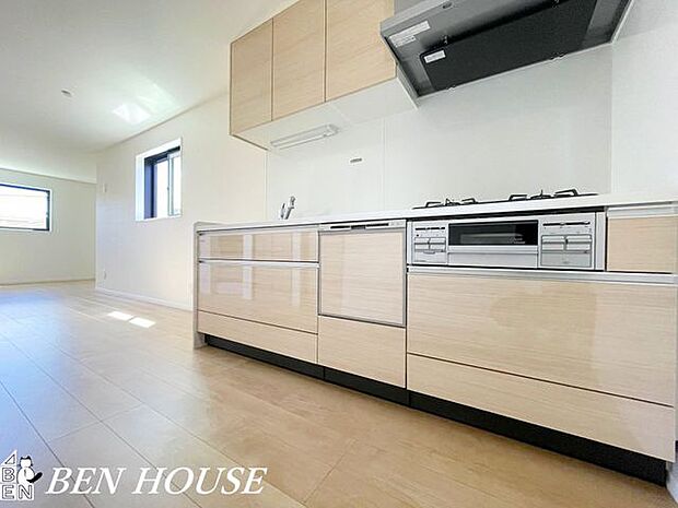 キッチン（同仕様参考写真）・広々としたキッチンは効率よくお料理が出来ます。家族でお料理も楽しめそうです。