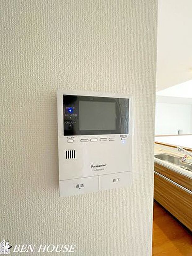 モニター付きインターフォン(同仕様参考写真)・女性やお子様も安心のモニター付。お客様のお顔を確認出来るので、気持ちよくお出迎えが出来そうです。