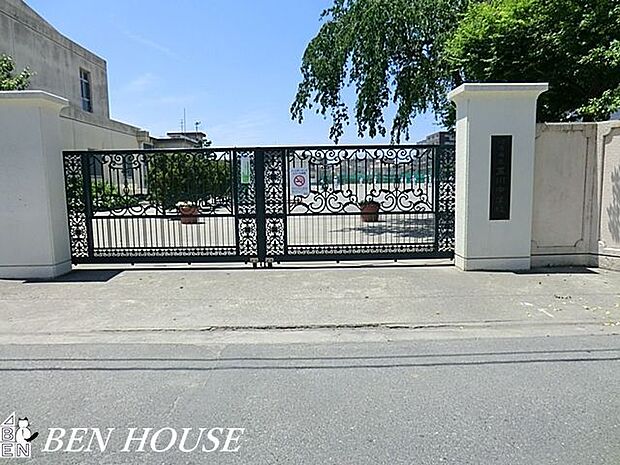 川崎市立玉川中学校 徒歩9分。部活動が盛んで活気溢れた中学校です。 680m