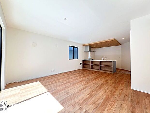 リビング・対面式キッチンはコミュニケーションも取りやすく、家事をする方にも家族を見守りやすいと好評です。