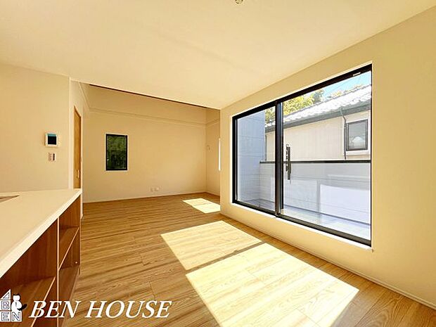 リビング・空間のバランスを大切に整えたリビングは、派手さを抑えつつ上質さを感じられ、落ち着いて過ごしたい方に心地よい時間を届けます。