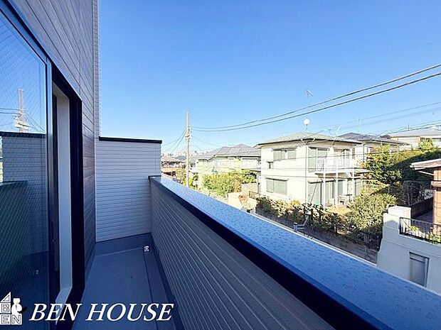 バルコニー・洗濯物を干したり、日光や風を取り入れてくつろげる、快適で便利な屋外スペースとして活用できます。